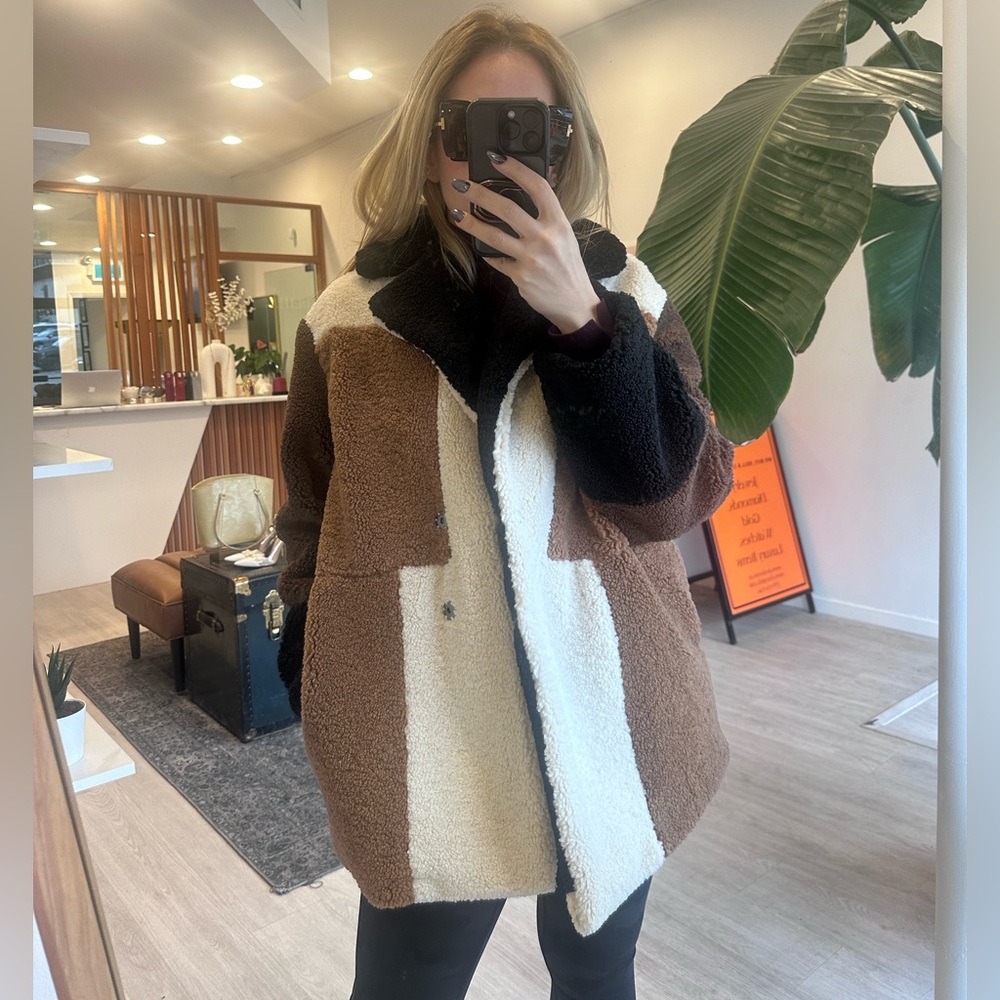 Steve Madden Sherpa colour block coat - REPOSH - Picture 4 of 4
